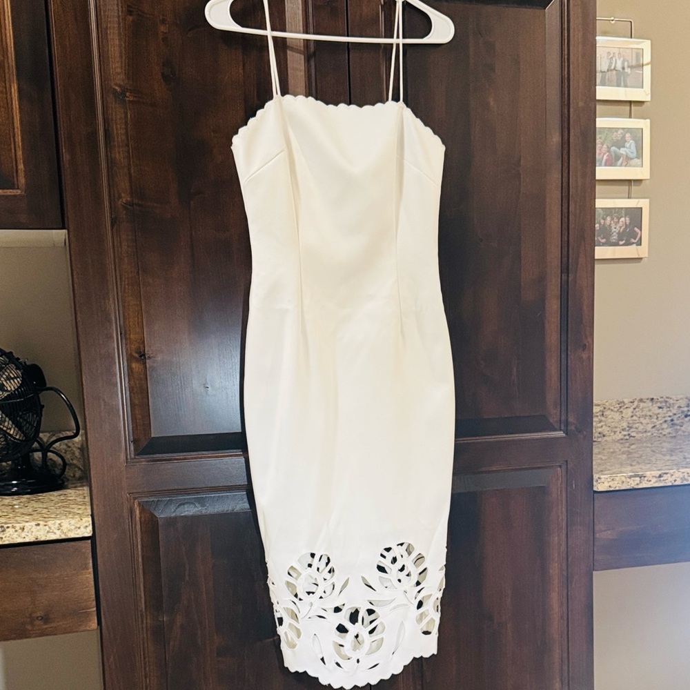 CYNTHIA ROWLEY WHITE SPAGHETTI STRAP KNEE LENGTH WHITE COCKTAIL DRESS SIZE 4